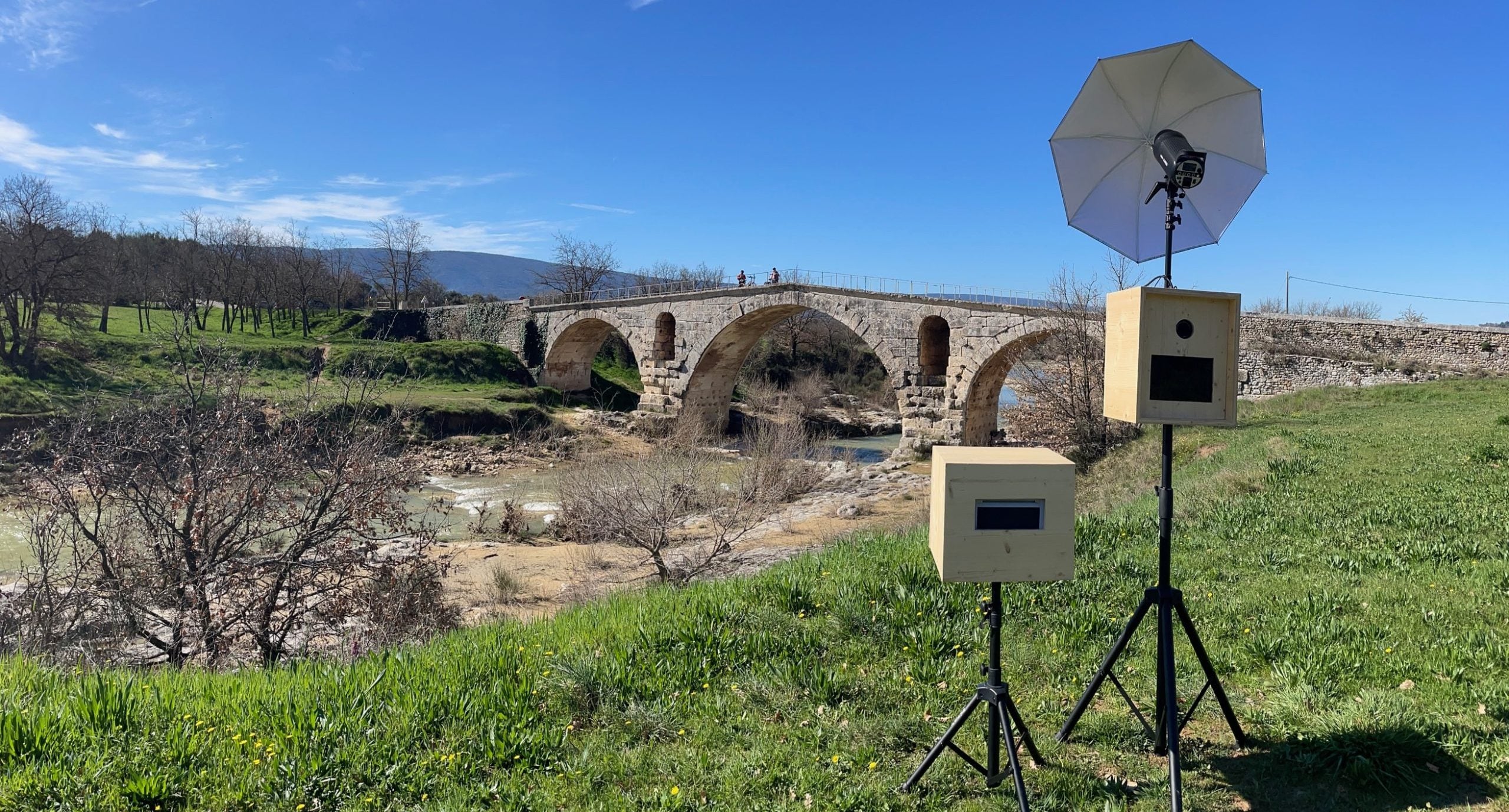 Deux bornes photobooth Provence Photobooth installées en extérieur dans le Luberon