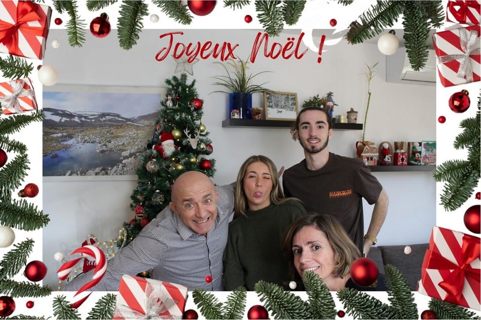 Tirage photobooth avec cadre « Joyeux Noël » et sapin décoré